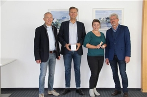 Zahngold drei Männer und eine Frau