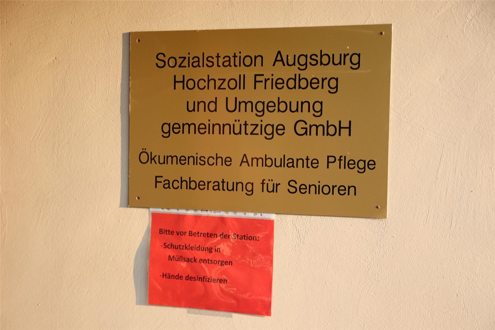 Sozialstation Augsburg-Hochzoll - Hinweis zur Entsorgung der Schutzkleidung - Bildauszug (Bernhard Gattner)