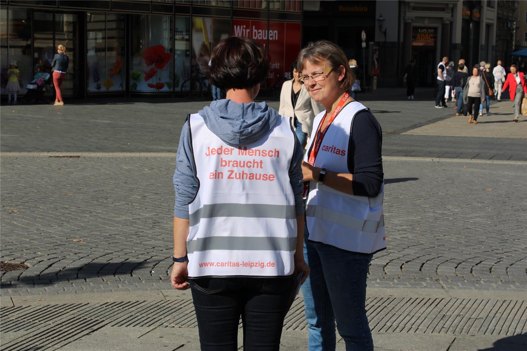 "Jeder Mensch braucht ein Zuhause" - Kampagne des Deutschen Caritasverbandes (c) Nina Draxlbauer)