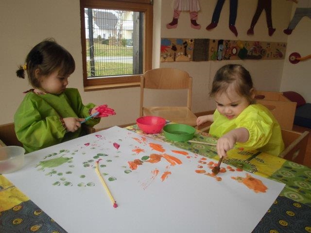 Kinder beim malen  (Karina Schenkel )