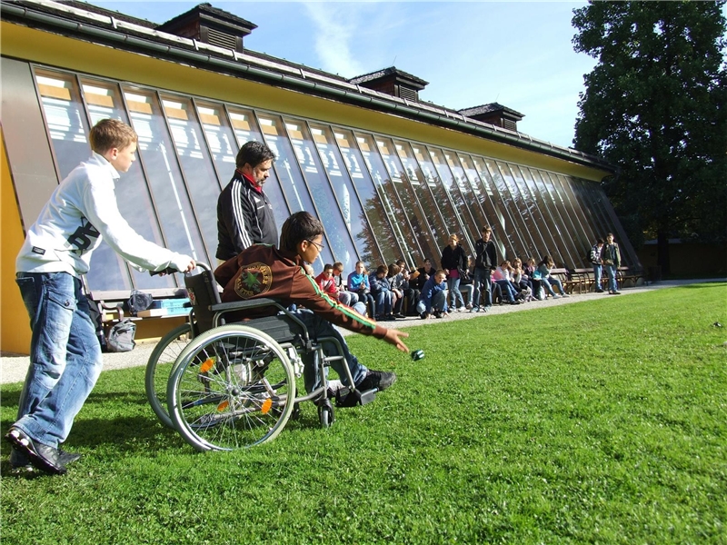 Behinderter im Rollstuhl beim Sport