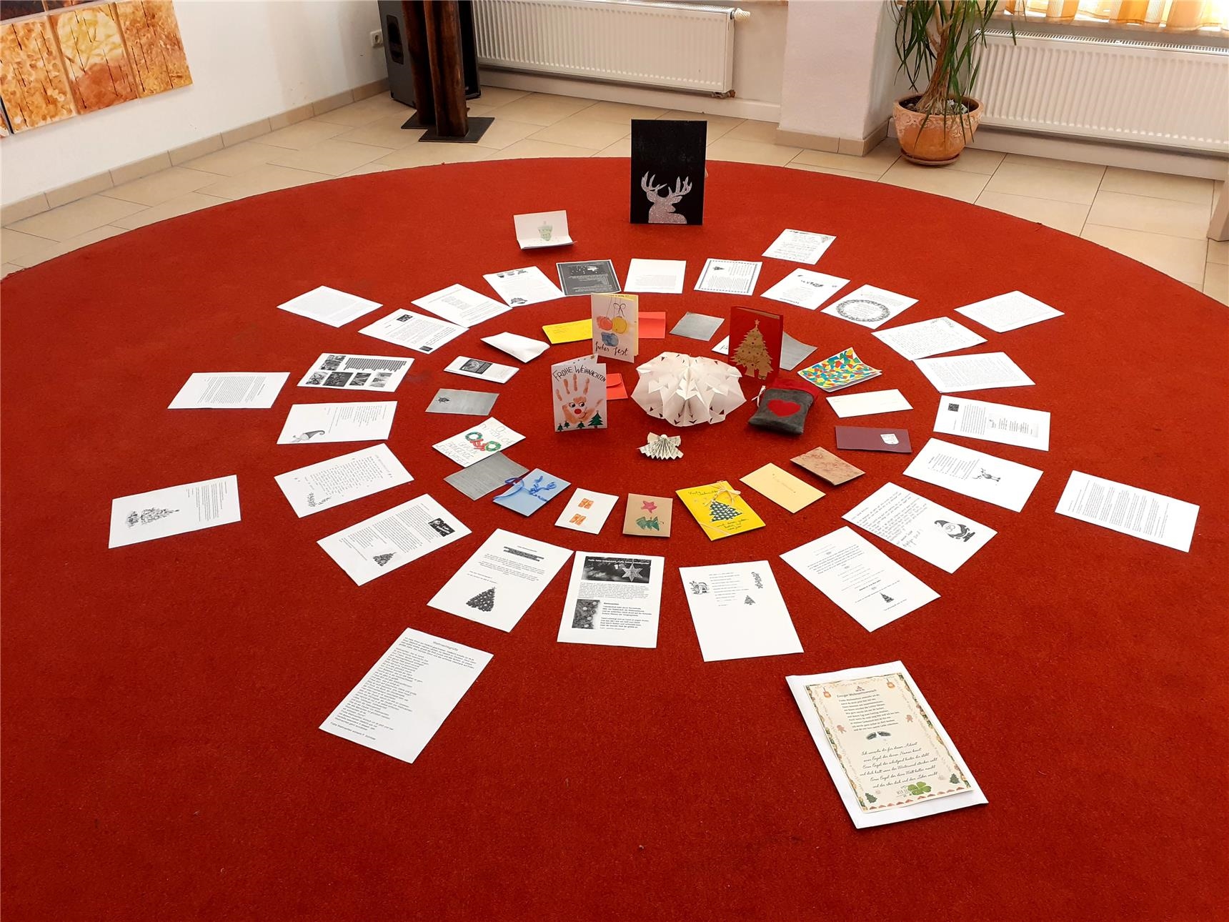 Aktion Brieftaube - Briefe wurden auf Teppich ausgelegt (© BBS Erfurt)