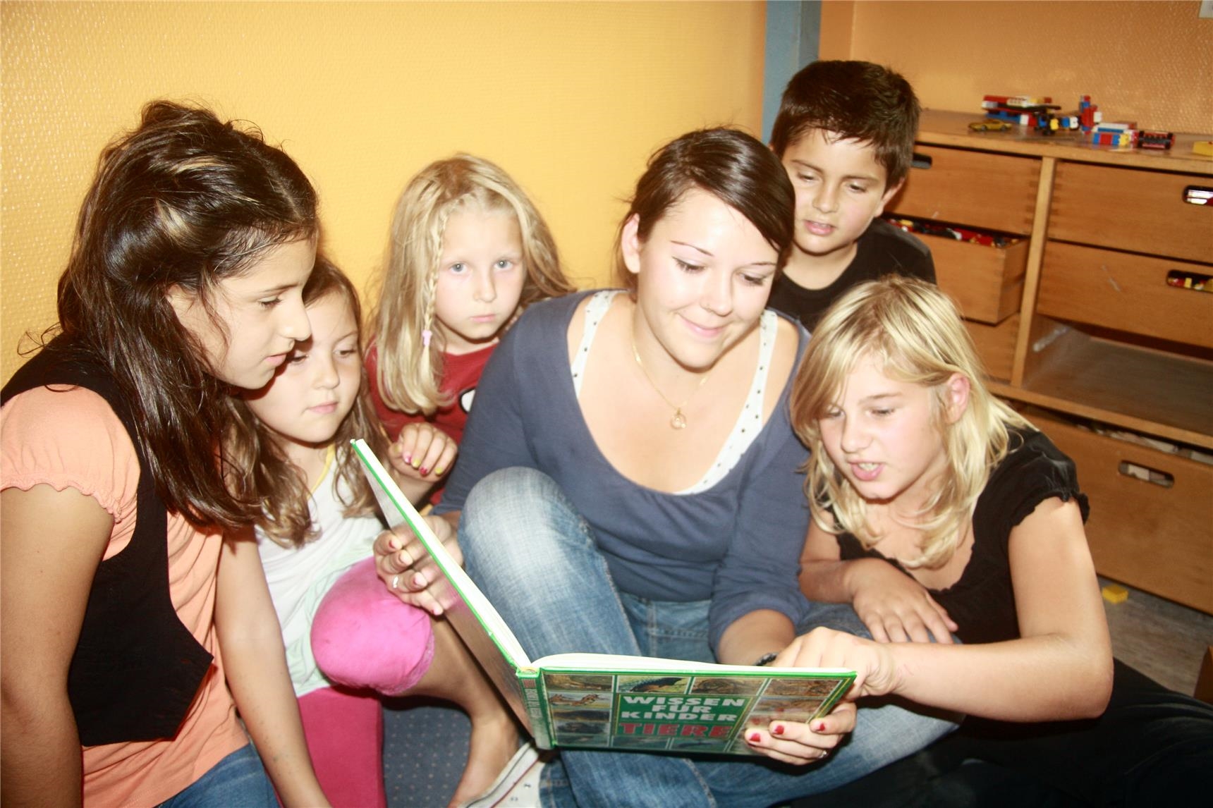Vorlesegruppe im Kindergarten (Foto: Marco Wagner)