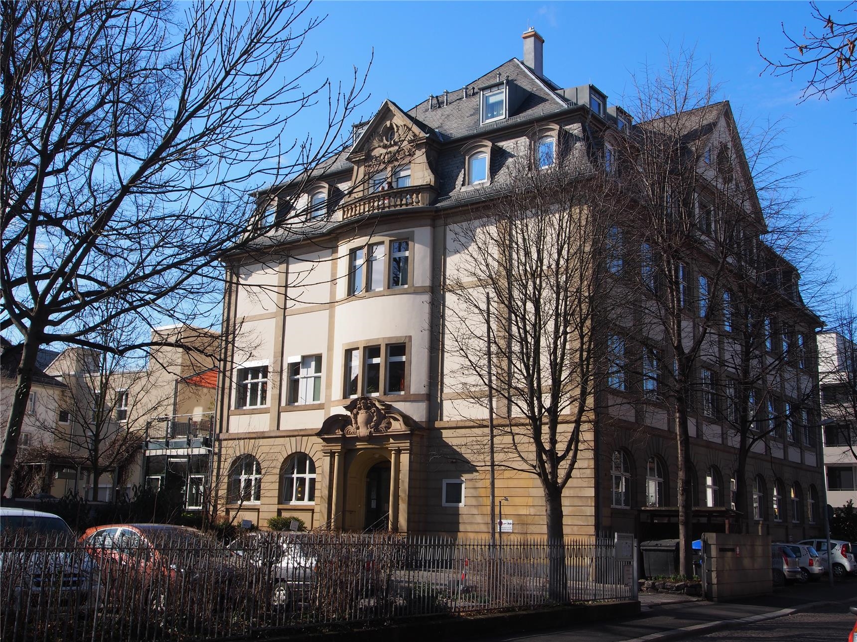 Blick auf das Burkhardhaus von der Berggartenstraße aus (© Caritasverband Worms e. V., Friedrich Hanke)