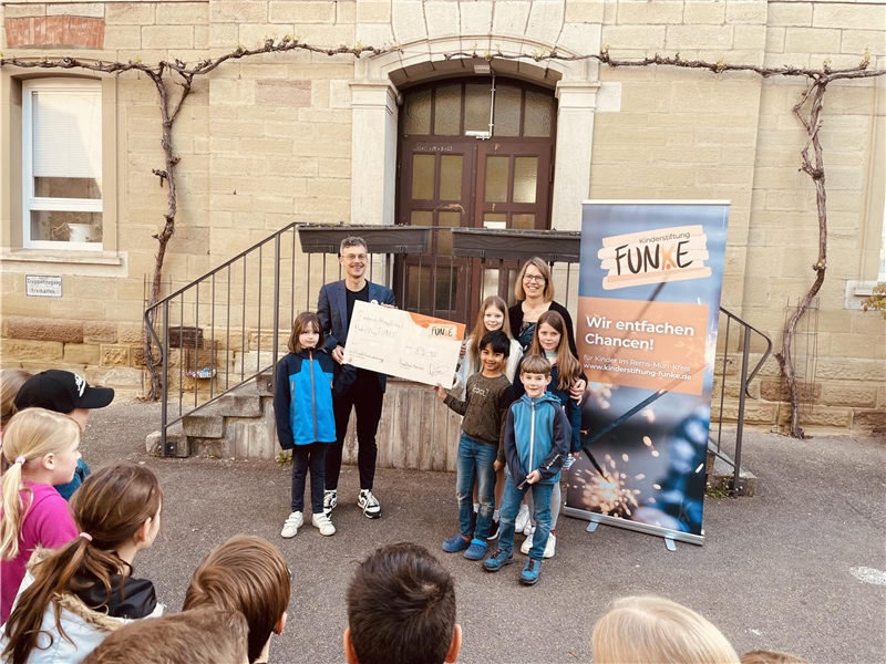 Spendenübergabe der Grundschule Strümpfelbach
