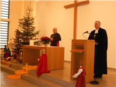 Bischof und Kirchenpräsident feiern gemeinsam Weihnachtsgottesdienst für St. Hedwig / Friederike Jung / Caritasverband für die Diözese Speyer