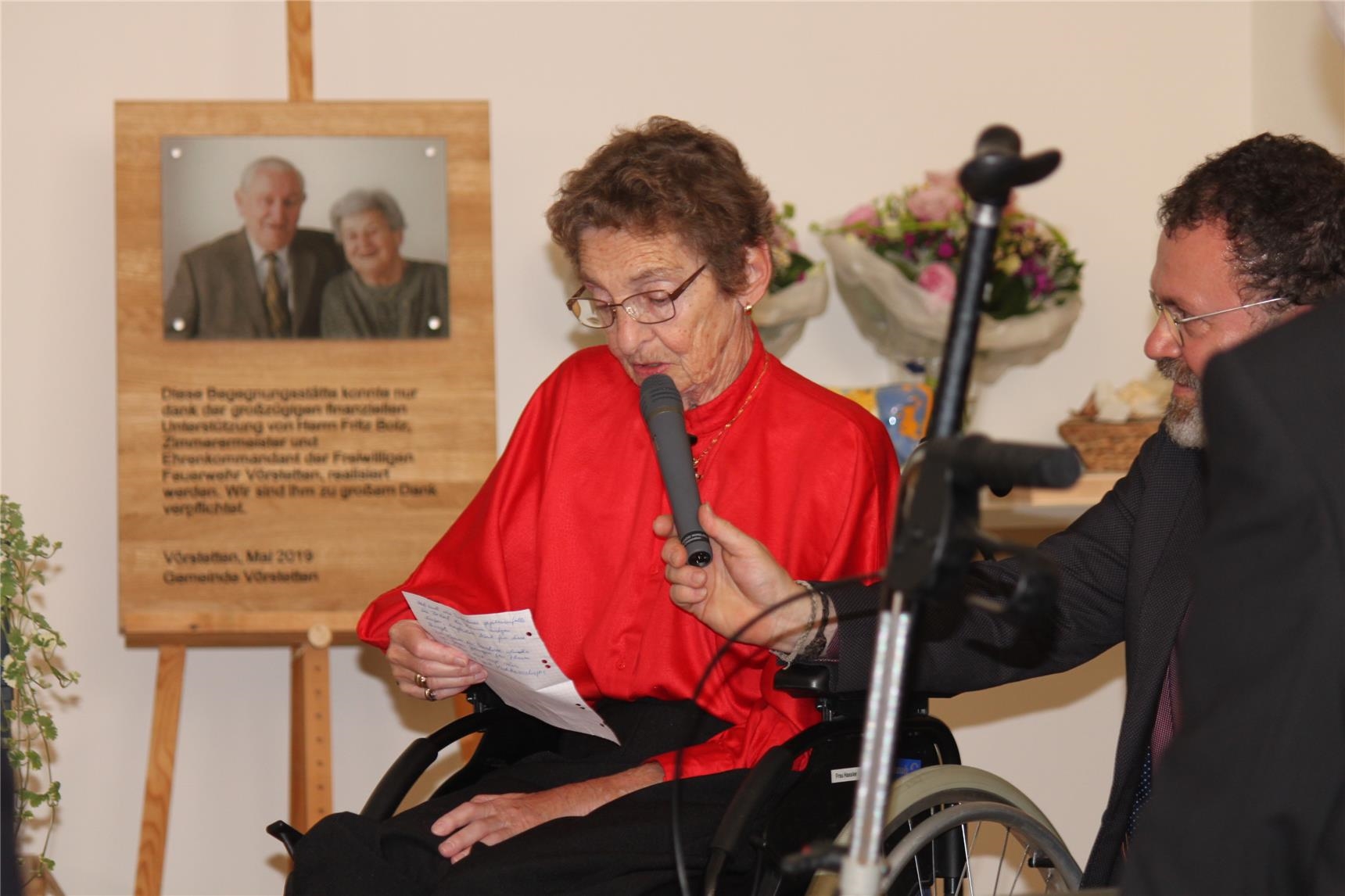 Die Bewohner der Pflege im Roteux-Quartier gratulierten zur Eröffnung (Julia Fuchs)