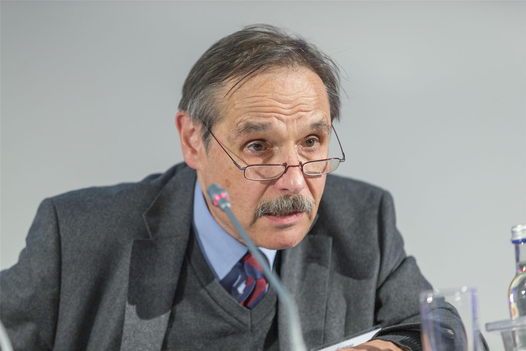 Caritas-Generalsekretär Prof. Dr. Georg Cremer am Mikrofon (Moosburger/DCV)
