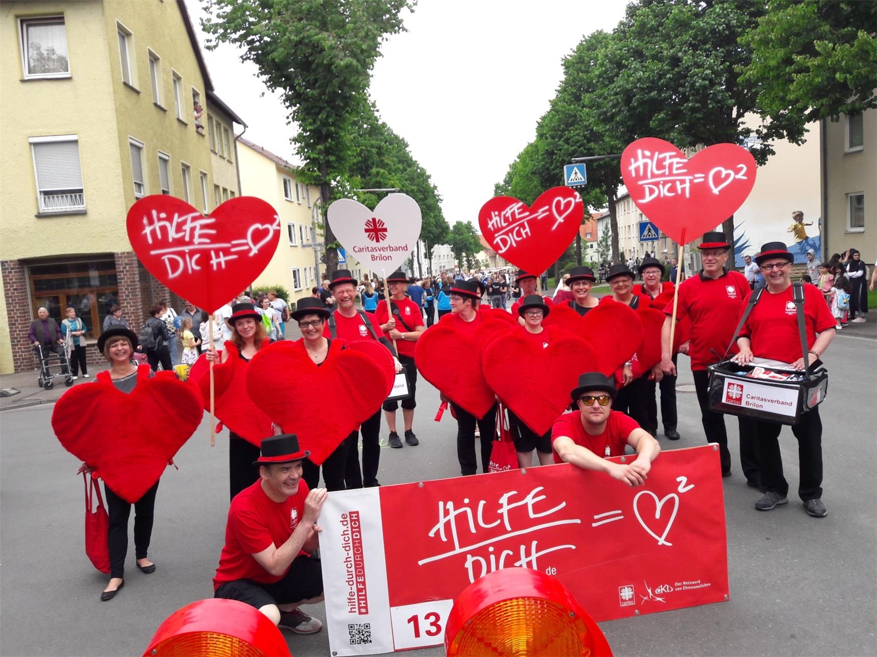 Hilfe durch Dich: Herzen auf dem Hessentag (Caritas Brilon)