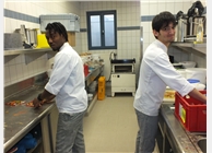 Eric aus Sierra Leone und der Afghane Danial sind zurzeit unsere Praktikanten in der Küche