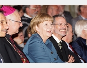 Gute Stimmung bei der Kanzlerin und dem Caritas-Präsidenten beim Jahresempfang des Deutschen Caritasverbandes.