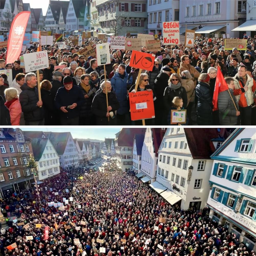 Menschenmenge auf einem Platz in Biberach. Mit dabei die Caritas Biberach-Saulgau.  (Schwäbische Zeitung)