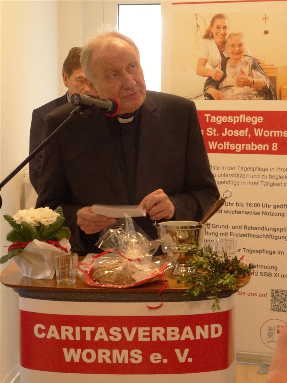 Diözesanadministrator Dietmar Giebelmann bei seiner Ansprache (Caritasverband Worms e. V.  - Ursula Perkoulidis)