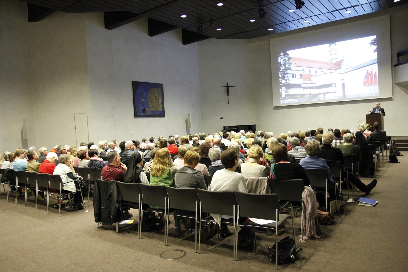 Über 200 Teilnehmerinnen und Teilnehmer besuchten den 16. Begegnungs- und Fortbildungstag der Hospizgruppen im Bistum Augsburg.  (Bernhard Gattner)