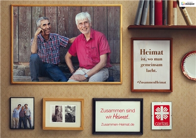 Kampagnenplakat mit Fotorahmen und zwei älteren Herren