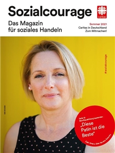 Das Titelbild der Sozialcourage-Sommerausgabe 2021 zeigt ein Porträt der ehrenamtlich tätigen Kerstin Schmitz. 