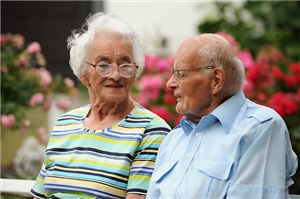 In unseren Seniorenwohnungen können ältere Menschen selbstständig wohnen und leben. 