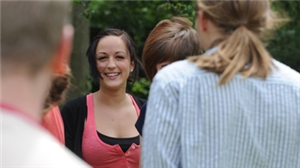 lachende junge FrauFoto: Deutscher Caritasverband e.V./KNA