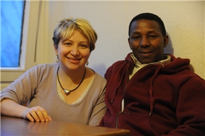Frau und Mann lächelnd Frau und Mann lächelnd