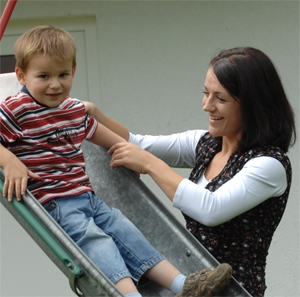 Kinderpflegerin bei der Arbeit