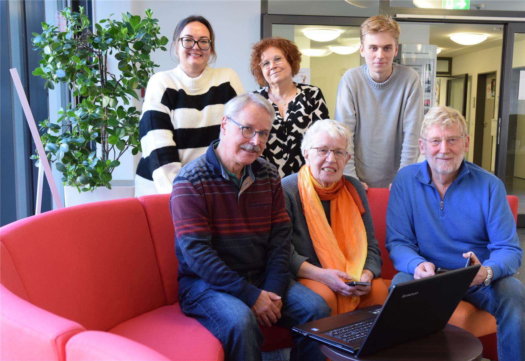 Das Alter spielt keine Rolle, wenn es darum geht, im digitalen Alltag zu helfen
