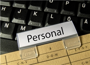 Personalakte Personalakte liegt auf Computertastatur