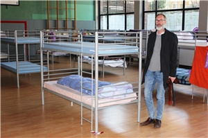 Schlafstätte für Wohnungslose wegen Corona-Pandemie in Turnhalle