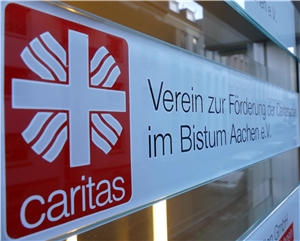 Schild des Vereins zur Förderung der Caritasarbeit im Bistum Aachen