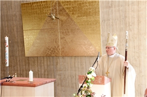 Bischof Dr. Konrad Zdarsa wünschte allen, dass die Kapelle des Caritas-Seniorenzentrums Heilig-Geist-Spital in Landsberg zum Ort werde, wo sie die Nähe und die Liebe Gottes erfahren könnten.