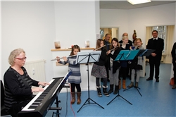 Die Querflöten-Gruppe der Maria-Ward-Realschule Lindau unter der Leitung der Musiklehrerin Andrea Müller sorgte für eine gute Stimmung bei der Einweihungsfeier.