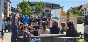 Jugendliche informieren sich Jugendliche informieren sich
