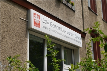 Café Beispiellos Ladenbeschriftung