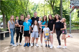 Erzbischof besucht ukrainische Waisenkinder