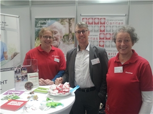 Caritasdirektor Langer, Friederike Stratmann (l.) und Christiane Kirschner (r.) bei Forum Berufsstart