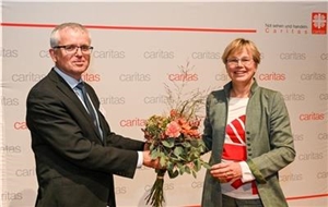 Eva M. Welskop-Deffaa nach der Wahl zur Caritas-Präsidentin. Zusammen mit Wahlleiter Matthias Mitzscherlich.