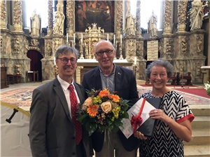 (v.l.n.r.) Caritasdirektor Wolfgang Langer, Frank Kießling und Schulleiterin Christiane Kirschner 