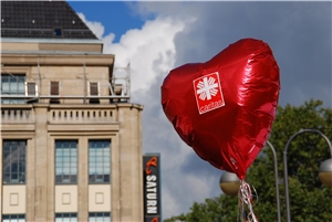 Caritas-Luftballon Bochumer Innenstadt