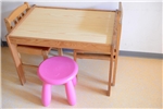 Kinderstühle und Tisch
