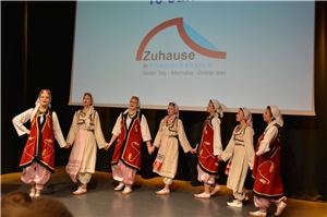 Bosnische Tanzgruppe