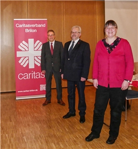 Anne Bartholome (stellv. Vorsitzende Caritasrat), Ludwig Albracht (Vorsitzender Caritasrat) und Heinz-Georg Eirund (Vorstand Caritasverband Brilon)