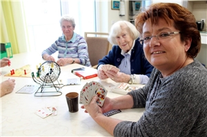 Ob Bingo oder Herzbube: Heike Gosses bietet ab Februar Spielenachmittage für Senioren an.