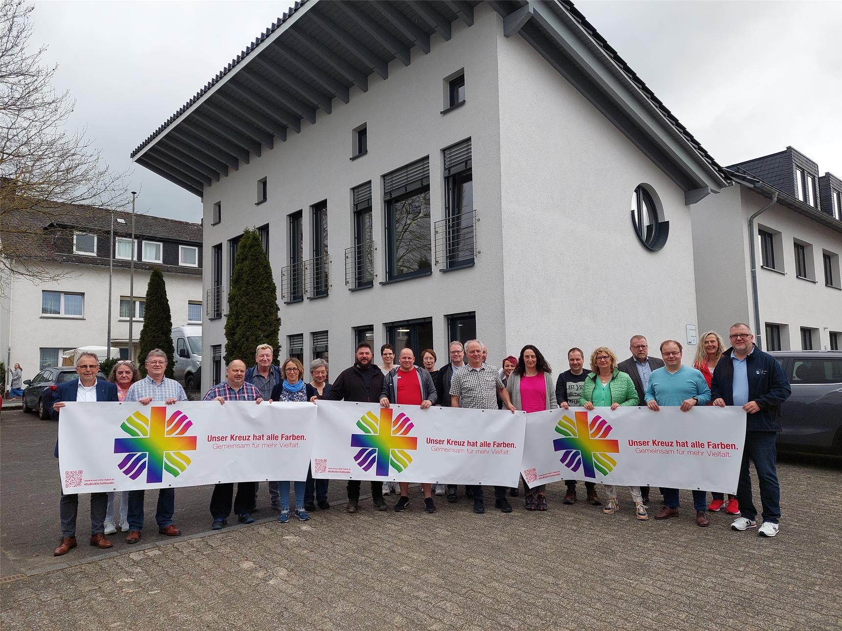  Die Mitarbeitervertungen und Dienstgeber des Caritasverbandes Brilon stehen für eine tolerante, solidarische und demokratische Gesellschaft ein, dessen Werte auch die Dienstgemeinschaft prägen, trage