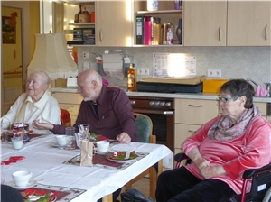 die Senioren genießen das Zusammensein und die gemeinsamen Gespräche an diesem Nachmittag