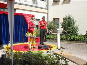 Zirkus „Happy“ beim Sommerfest