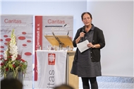 Frau Barbara Akdeniz, Bürgermeisterin Wissenschaftsstadt Darmstadt, Spricht auf einer Bühne