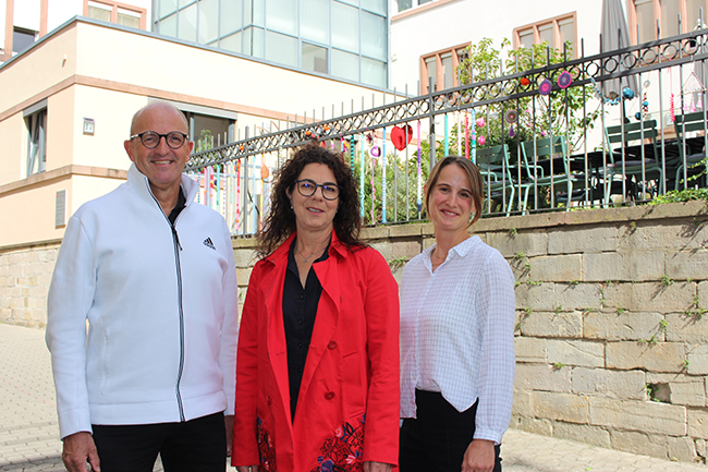 v.l.n.r. Andreas Waldenmeier, Caritasdirektorin Frau Rhein, Luisa Götzinger