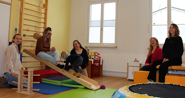 Elsa Lieb, , Jennifer Giesing, mit Bruder von Elian, Alexandra Marx, Clara Dau, Ines Pohl ( von links nach rechts)