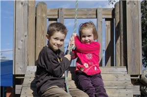 Erziehungsberatung 2 spielende Kinder