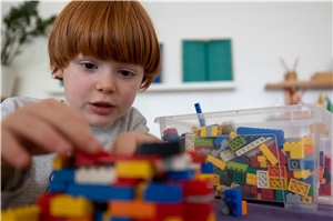 Kita Montessori Kinderhaus Scharnhorst Junge Lego