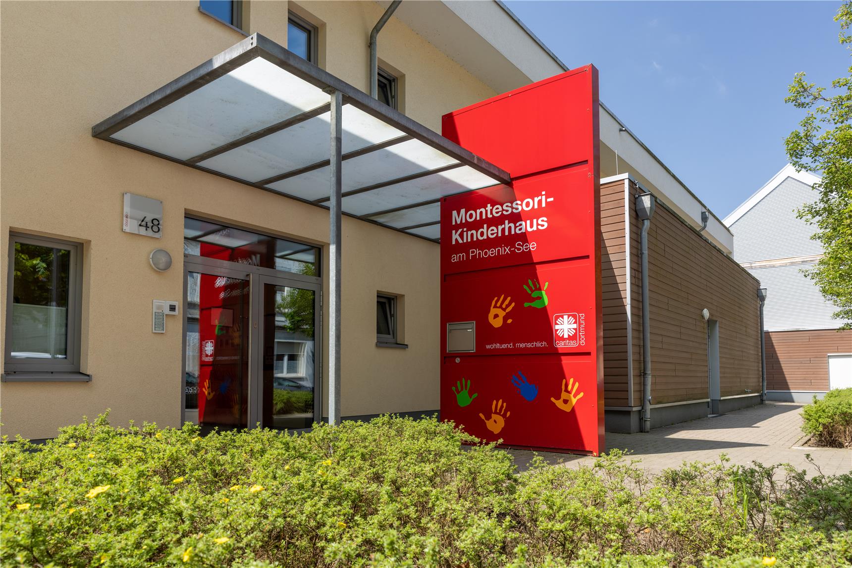 Der Eingangsbereich des Montessori-Kinderhaus am Phoenix-See ist einaldend getsaltet.
